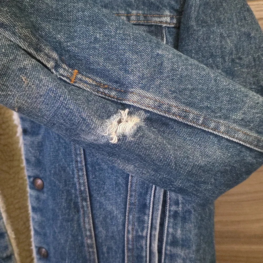 Levi's Jacket - Picture 3 of 4